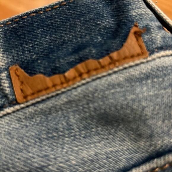 AMERICAN EAGLE OUTFITTERS DISTRESSED JEANS SIZE 2‎ - Picture 8 of 8